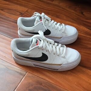 Nike White and Black Low-Top Sneakers